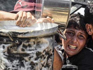 Kisah Perjuangan Jurnalis Mendapatkan Makanan di Gaza