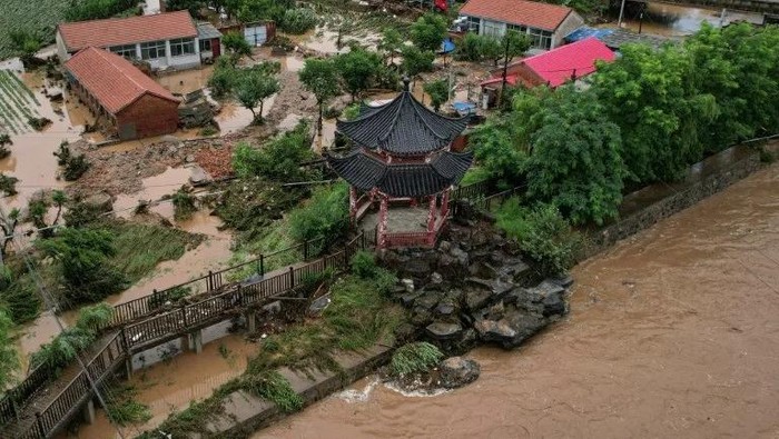In Beijing, over 3,000 people in suburban Miyun district were evacuated due to torrential rains (Jade GAO)
Jade GAO/AFP/AFP