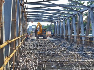 Ujian Kesabaran Warga Saat Jembatan Dayeuhkolot Diperbaiki