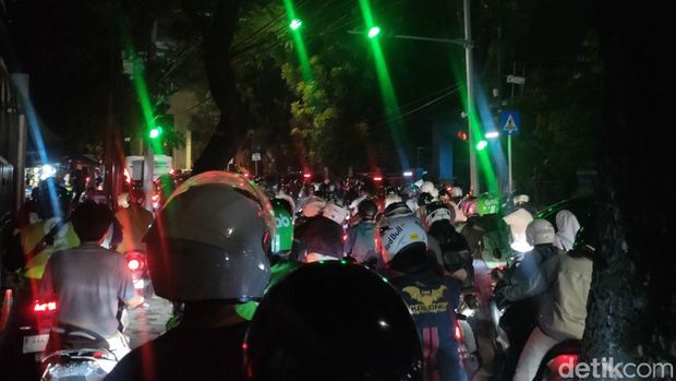 Lalu lintas di sekitar Pasar Taman Puring macet imbas kebakaran.