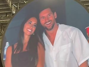 Messi dan Istri Keciduk Nonton Konser Coldplay