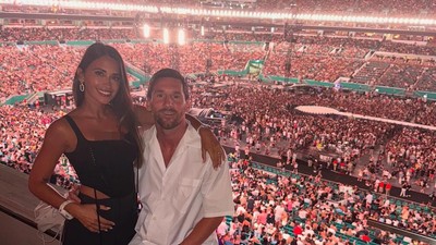 Gaya Lionel Messi dan Istri Nonton Konser Coldplay, Tertangkap Kiss Cam