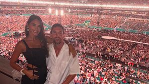 Gaya Lionel Messi dan Istri Nonton Konser Coldplay, Tertangkap Kiss Cam