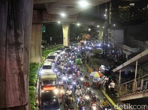 Video: Cerita Pemobil Terjebak Macet 2 Jam Imbas Kebakaran Taman Puring