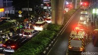 Pantauan detikcom di lokasi, Senin (28/7/2025), kepadatan lalu lintas sudah terjadi di Jalan Pakubuwono VI. Kemacetan tambah mengular ke Jalan Leuser hingga Jalan Bumi.