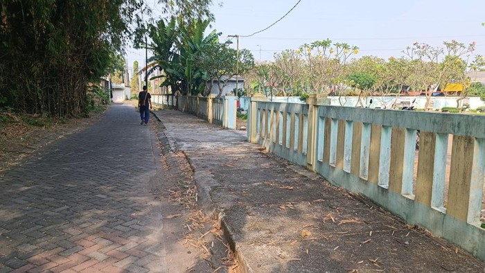 Makam di Desa Sidodadi, Taman, Sidoarjo yang disebut jadi lokasi prosesi pemakaman tanpa melepas tali pocong.