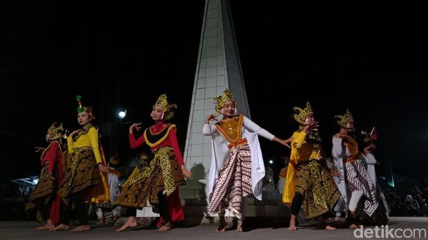 Malam puncak acara Alunan Budaya Desa Pringgasela di Kecamatan Pringgasela, Lombok Timur, NTB, Minggu (27/7/2025). (Sanusi Ardi W/detikBali)