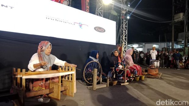 Malam puncak acara Alunan Budaya Desa Pringgasela di Kecamatan Pringgasela, Lombok Timur, NTB, Minggu (27/7/2025). (Sanusi Ardi W/detikBali)