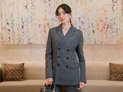 Video: Di Balik Penampilan Botak Mawar De Jongh