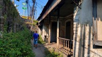 Rumah bergaya Indis itu, yakni gaya arsitektur yang merupakan hasil akulturasi Budaya Belanda dengan budaya lokal Jawa itu menjadi saksi bisu sejarah panjang Hindia Belanda di tanah Sidoarjo