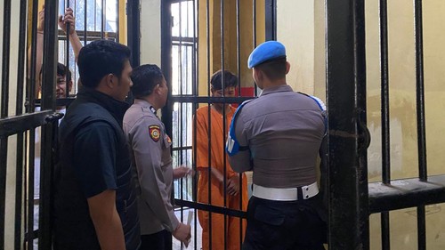 ML (27), pria asal Probolinggo, Jawa Timur (Jatim), dijebloskan ke Rutan Polsek Nusa Penida, Senin (28/7/2025) gegara mencuri barang WNA di vila. (Dok. Polsek Nusa Penida)