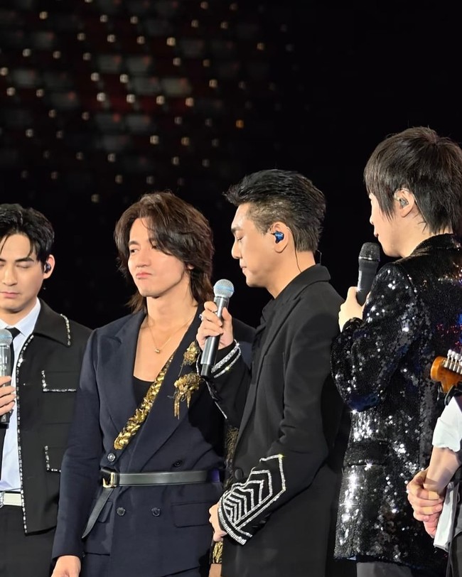 Vokalis band rock Mayday, Ashin, memegang andil penting dalam mempertemukan kembali para pemain serial Taiwan, Meteor Garden itu. Menurut laporan Mirror Media Taiwan, F4 juga akan melangsungkan konser perayaan debut mereka ke-25 di Cina, Taiwan, Jepang, hingga Korea Selatan. Foto: dok. Instagram @f4.indonesia