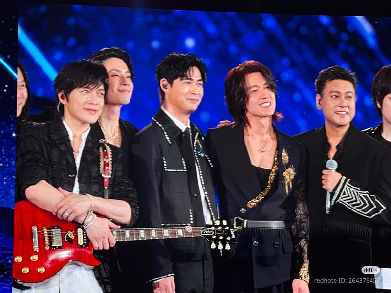 Momen reuni personel F4 Personel F4 kembali menjadi tamu istimewa konser band Mayday di Beijing.