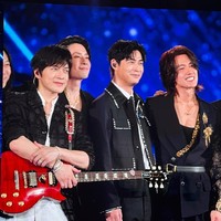 Penggemar setia F4 dari mancanegara sontak histeris, karena tak menyangka Jerry Yan, Vic Zhou, Ken Chu, dan Vanness Wu akan memberikan kejutan bertubi-tubi tahun ini. Mengingat F4 sudah dibubarkan pada tahun 2009. Mereka terakhir kali tampil bersama di Jiangsu TV Spring Festival Gala 2013. Foto: dok. Instagram @f4.indonesia