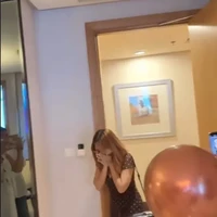 Nadin Amizah sebentar lagi akan menikah dengan Faishal Tanjung. Jelang pernikahannya, Nadin mendapat kejutan acara bridal shower dari para sahabat. Foto: Instagram/@cakecaine