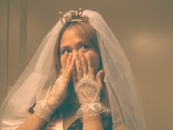 7 Gaya Nadin Amizah Saat Bridal Shower, Simpel Pakai Veil Putih