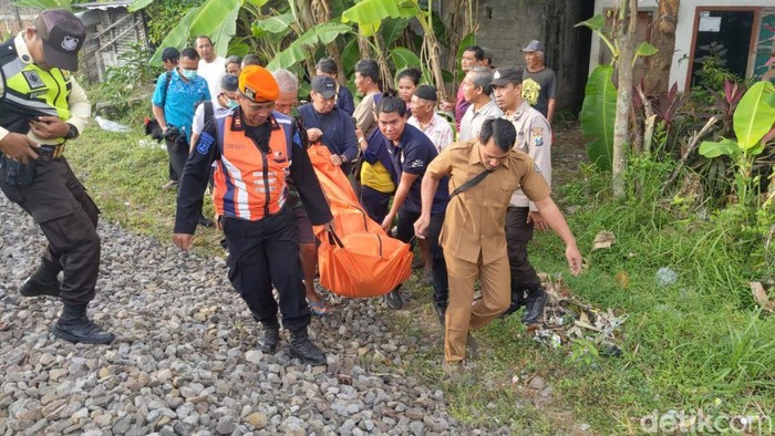 Nenek tewas tertabrak kereta api