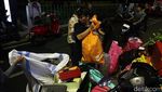 Pedagang Pasar Taman Puring Berjibaku Selamatkan Barang Dagangan