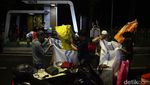 Pedagang Pasar Taman Puring Berjibaku Selamatkan Barang Dagangan