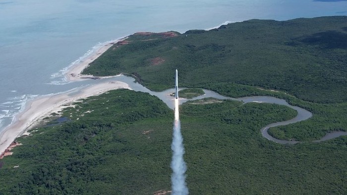 Peluncuran roket HANBIT-TLV milik Innospace dari Alcantara Space Center di Brasil