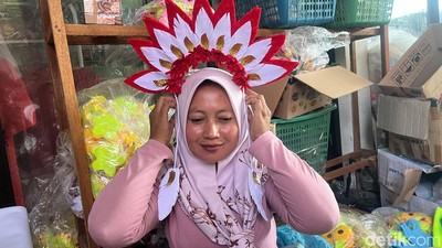 Jelang HUT RI Perajin Bando Merah Putih di Mojokerto Banjir Pesanan