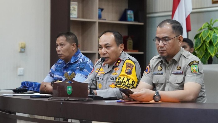 Polda Riau memaparkan terkait situasi karhutla di Provinsi Riau, dalam rapat monitoring karhutla di Pekanbaru, Senin (28/7/2025). Sepanjang 2025 sudah 51 tersangka ditangkap.