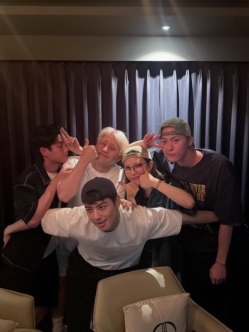 Foto Cha Eun Woo jelang berangkat wajib militer. Aktor dan bintang K-Pop itu memulai tugas wajib militer pada Senin (28/7/2025).