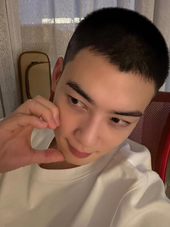 Foto Cha Eun Woo jelang berangkat wajib militer. Aktor dan bintang K-Pop itu memulai tugas wajib militer pada Senin (28/7/2025).