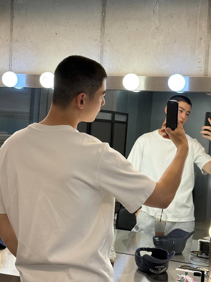 Foto Cha Eun Woo jelang berangkat wajib militer. Aktor dan bintang K-Pop itu memulai tugas wajib militer pada Senin (28/7/2025).
