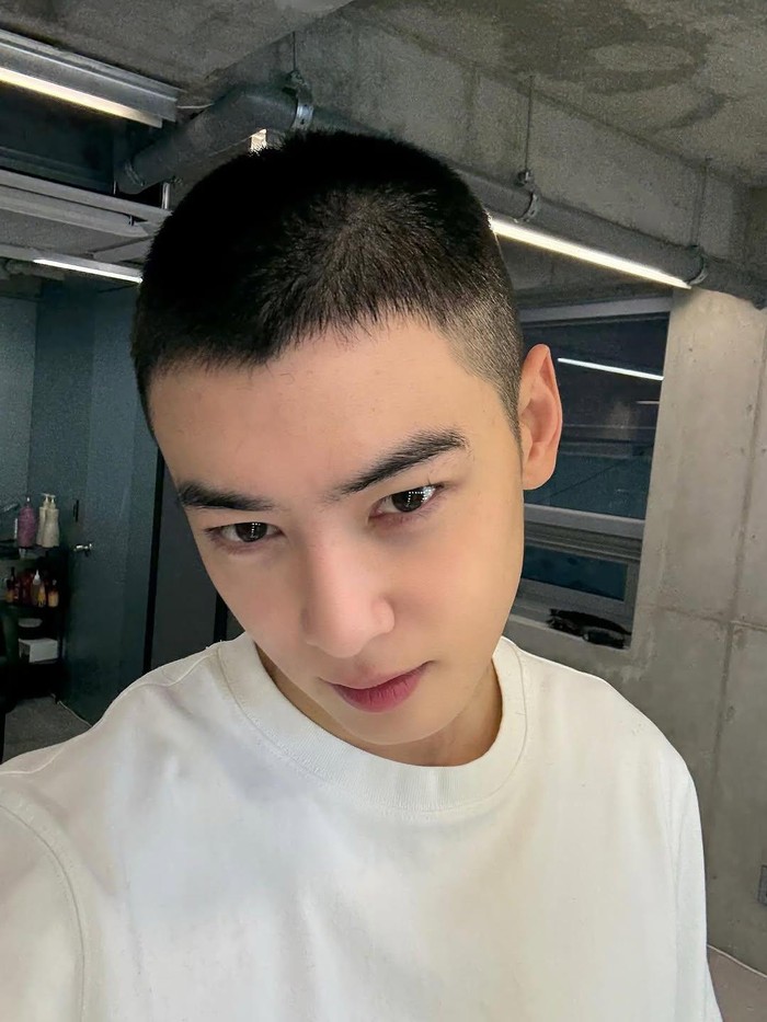 Foto Cha Eun Woo jelang berangkat wajib militer. Aktor dan bintang K-Pop itu memulai tugas wajib militer pada Senin (28/7/2025).