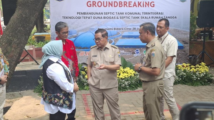 Pramono Groundbreaking Septic Tank Komunal di Jaktim