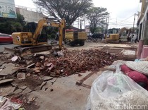 Pendangkalan Jadi Alasan Bangunan Liar di Cimulu Tasikmalaya Dibongkar