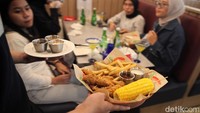 Chili’s® Indonesia membawa nuansa segar, namun tetap setia pada ciri khasnya, yakni rasa yang autentik, porsi melimpah, dan good value untuk semua. Dipilihnya Tribeca Central Park Mall, Jakarta sebagai gerai pertama karena tingginya arus pengunjung dan luas area yang memadai.