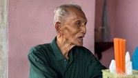 Pak Arpah sendiri mendapatkan ilmu memasak makanan Chinese sejak bekerja di Hotel Indonesia. Saat itu hotel bersejarah tersebut bahkan baru dibuka oleh mendiang Presiden Soekarno untuk menyambut atlet Asian Games di 1962. Foto: Tim detikfood