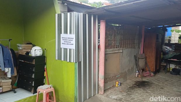 Rumah yang ditutup aksesnya dan lokasi yang dilewati siswi SD viral berangkat sekolah lewat sungai, di Lamongan Selatan, Kelurahan Bendan Ngisor, Kecamatan Gajahmungkur, Kota Semarang, Senin (28/7/2025).