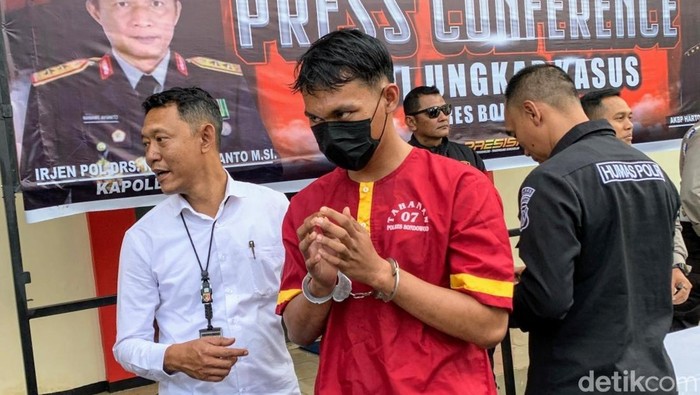 Satu dari 6 pelaku perundungan remaja di bawah umur di Bondowoso saat gelar kasus di Mapolres Bondowoso.