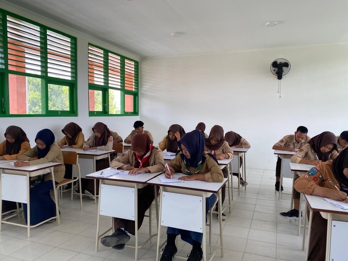 Belum genap 10 hari berdiri, Sekolah Rakyat Menengah Atas 18 Blora, Jawa Tengah telah menorehkan prestasi.