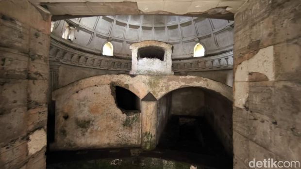 Situs Makam Van Beek di Kabupaten Kuningan. Situs Makam Van Beek di Kabupaten Kuningan.