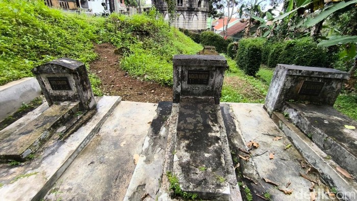 Situs Makam Van Beek di Kabupaten Kuningan.