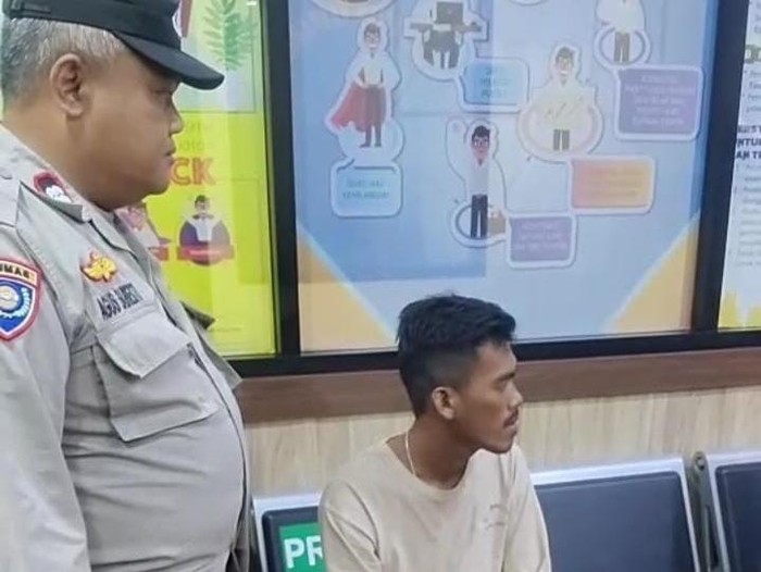 Solihin, warga Pontianak, terlantar di Pelabuhan Tanjung Priok, Jakarta Utara