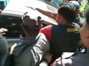 Viral Pelakor di Makassar Labrak Istri Sah Berujung Digeruduk Warga