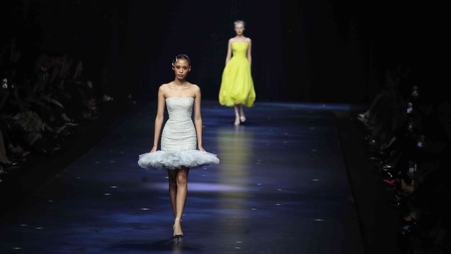 Ornamen utama berupa ilustrasi rasi bintang, motif galaksi, dan pola sidik jari dari susunan beads menjadi aksen kuat yang menggambarkan semangat koleksi ini. (Foto: Pradita Utama/detikcom)