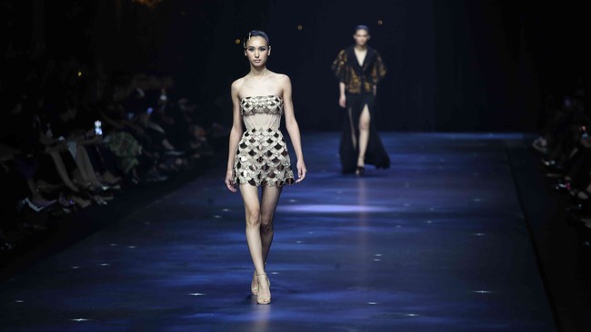 Keahlian bordir dan teknik aplikasi manik-manik yang presisi menegaskan tingkat savoir-faire label ini. (Foto: Pradita Utama/detikcom)