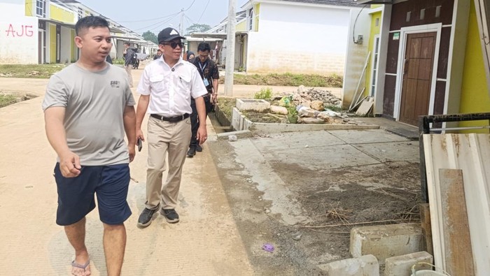 Tim dari Kementerian PKP mengunjungi Arthera Hill 2 untuk menindaklanjut aduan warga soal banjir.