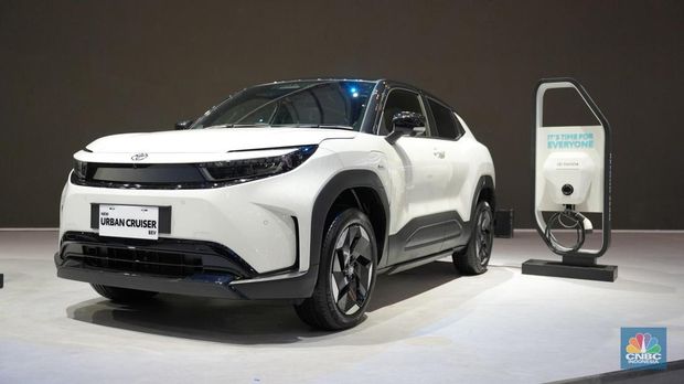 Di momentum GIIAS 2025 ini, Toyota melakukan ekspansi lokalisasi produksi kendaraan elektrifikasi melalui Toyota New bZ4X sebagai Battery EV pertama Toyota yang diproduksi secara lokal di Indonesia, Senin (28/7/2025). (CNBC Indonesia/Ferry Sandi)
