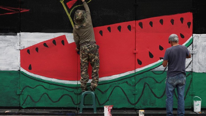 People paint as they participate in an event organized by a muralist brigade to protest in support of the Palestinian people, in Mexico City, Mexico, July 27, 2025. REUTERS/Luis Cortes TPX IMAGES OF THE DAY