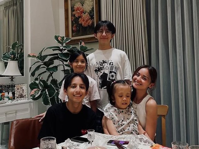 5 Potret Joanna Alexandra Ajak Kekasih Ketemu Orang Tua & Quality Time Bareng Anak