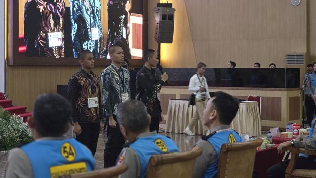 6 calon taruna dites mendadak As SDM Kapolri saat sidang akhir rekrutmen Akpol (Audrey/detikcom)
