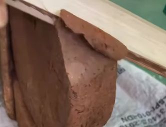 Ampo Mendunia! Orang Luar Negeri Bingung Cara Makan Olahan Tanah Liat Ini