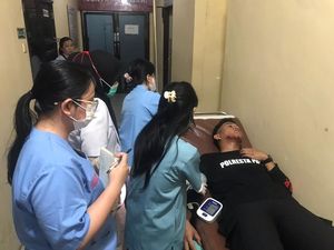 Polisi Dilempar Batu oleh Warga Saat Gerebek Pelaku Narkoba